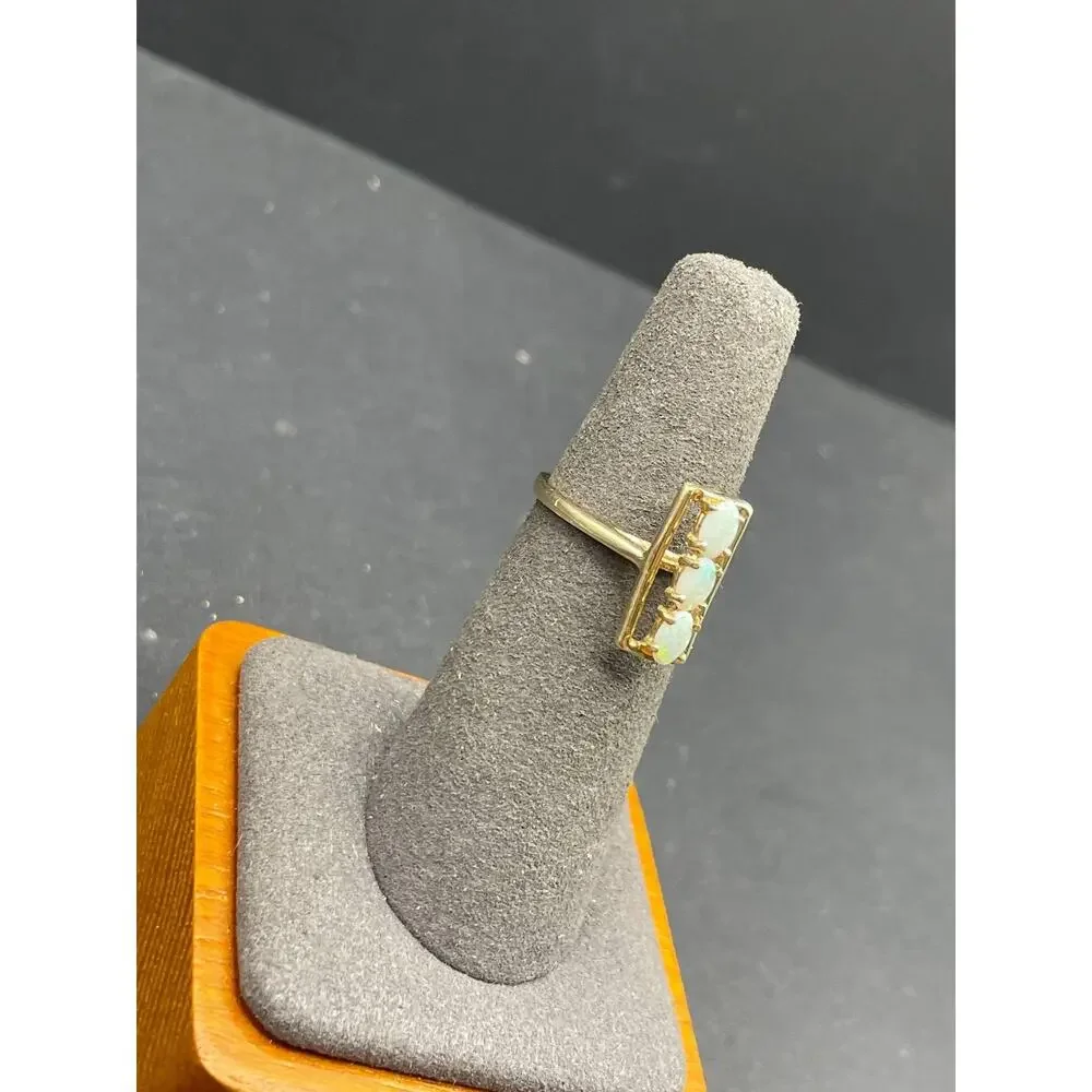 Dason Vintage 10K Yellow Gold 3 Stone Opal Ring Oval Gemstone Frame Band